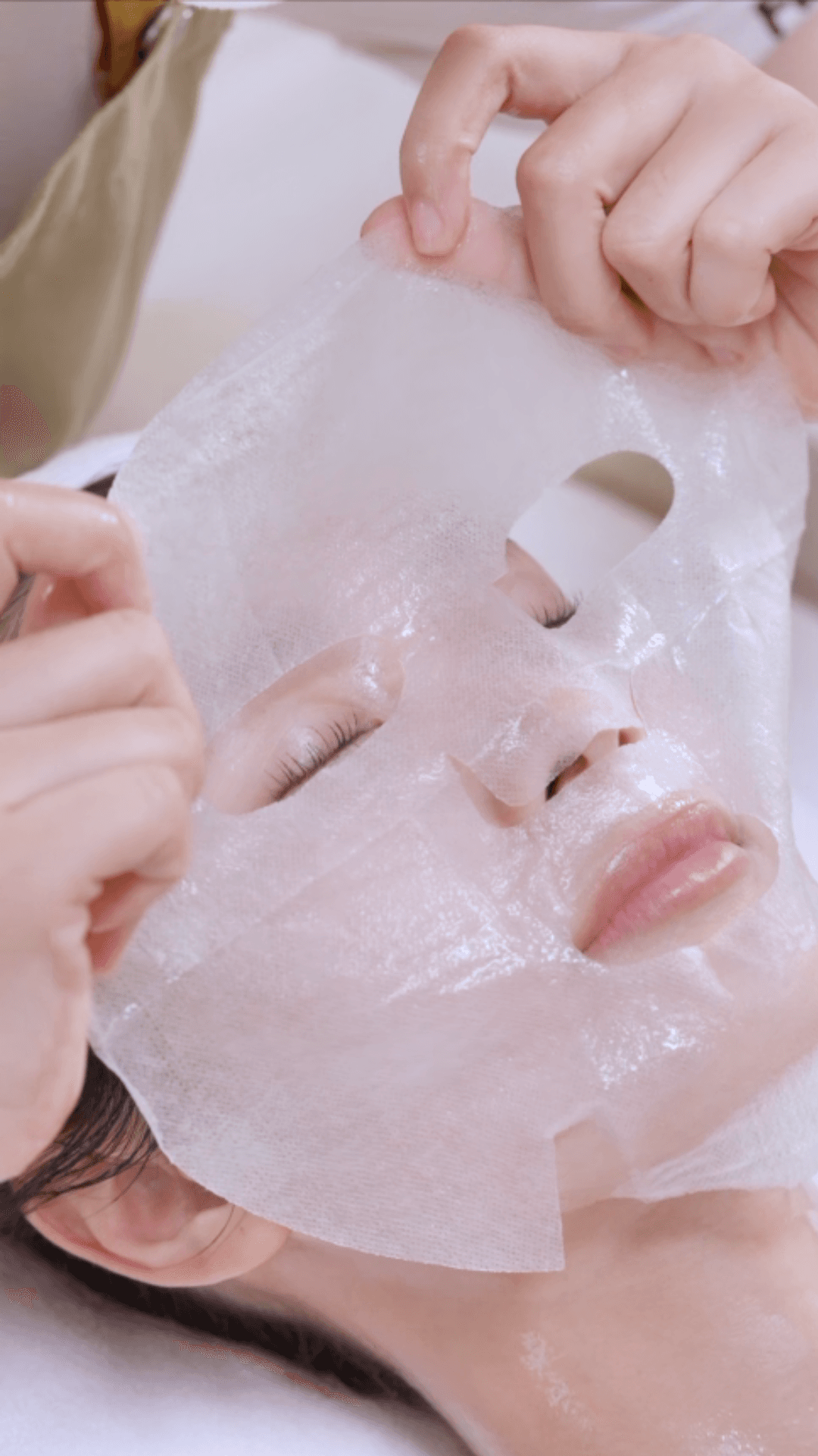 Đắp mặt nạ cấp ẩm